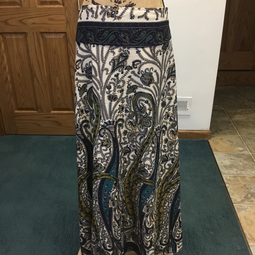 Y why? Paisley Print Boho Chic Maxi Skirt